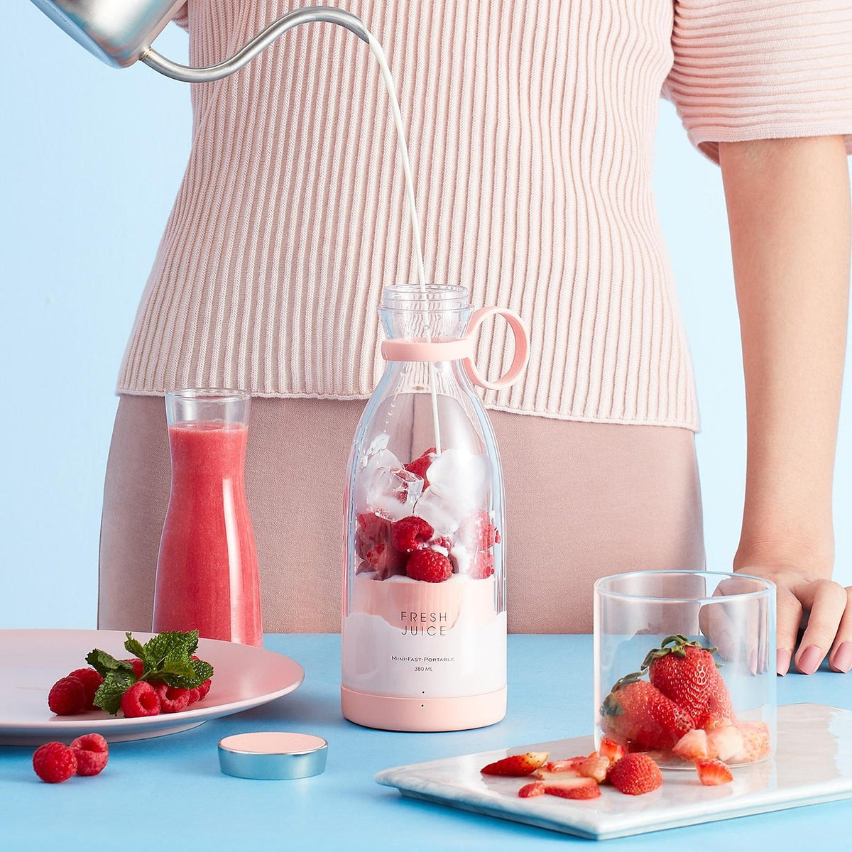 Portable blender bottle personal smoothie maker